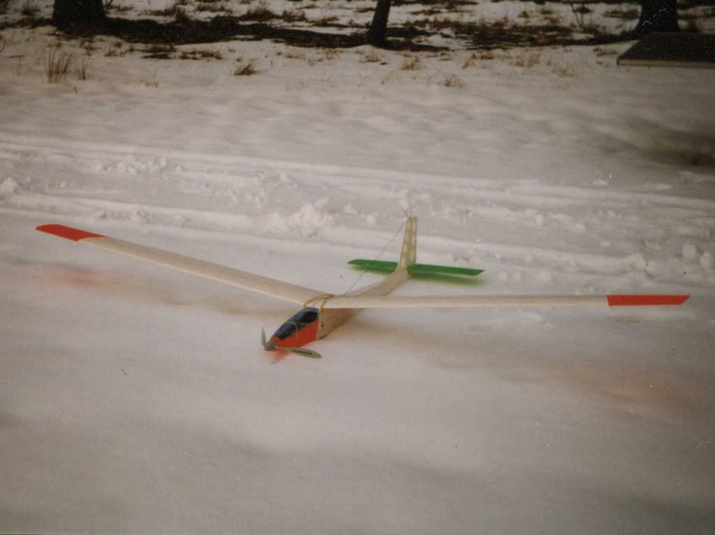 Graupner Mosquito 1989 elektrisch, bespannt und lackiert